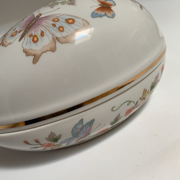 NOS 1979 AVON BUTTERFLY FANTASY Porcelain Treasure Egg Trinket Box 22K Gold Trim - Picture 3 of 8